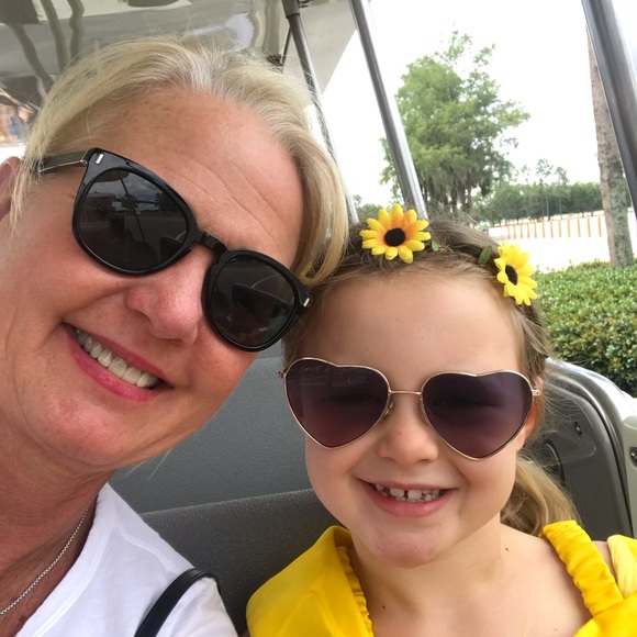 Meet your Posher, Dana - Picture 1 of 1